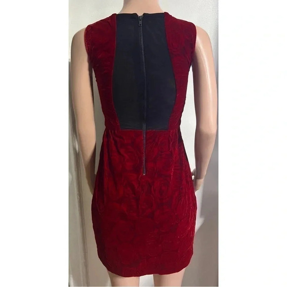 ALICE + OLIVIA Women’s Velvet Red Rose Dress - Picture 4 of 16